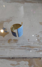 Load image into Gallery viewer, Dora Haralambaki - Pythari Asymm band Ring - Light blue
