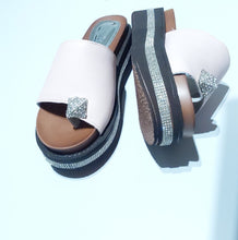 Load image into Gallery viewer, Ameise Shoes - Shine- Leather Platform slides - Nude

