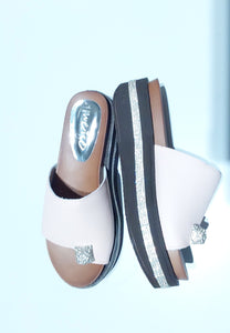 Ameise Shoes - Shine- Leather Platform slides - Nude