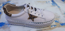 Load image into Gallery viewer, AMEISE Leather Sneakers - Manny -White
